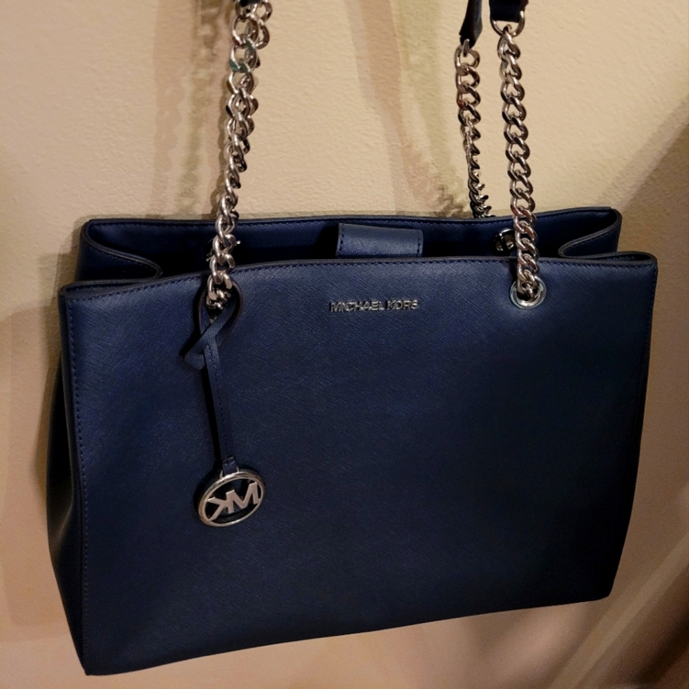 Michael Kors Jet Set Shoulder Bag with Chain Strap in Navy